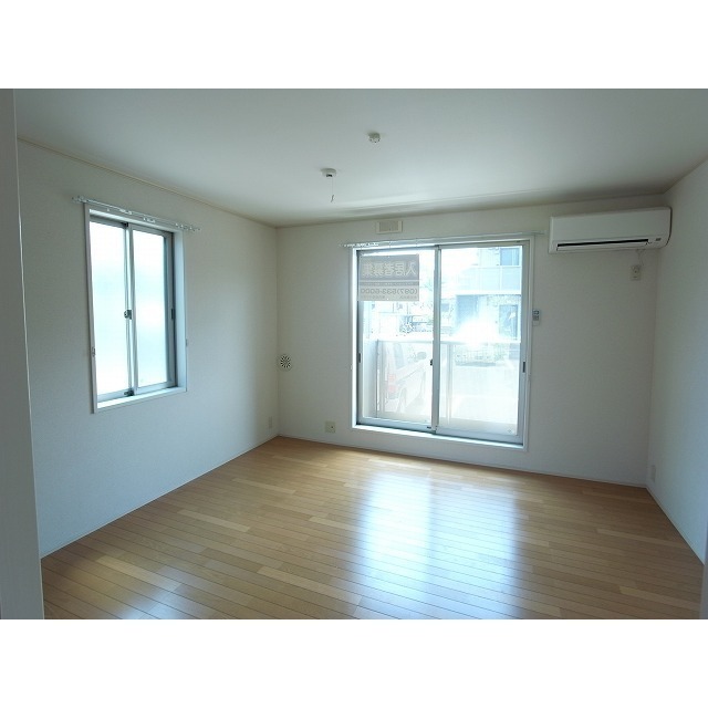 居室・リビング　広々８帖の洋室です♪