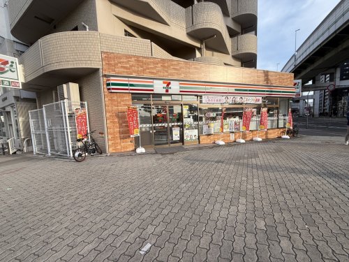 コンビニ　セブン-イレブン 大阪江戸堀３丁目店（コンビニ）まで485m
