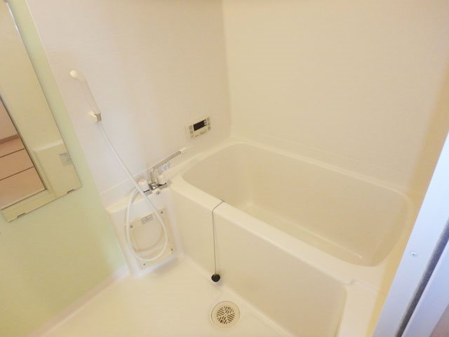 バス・シャワールーム　浴室乾燥付きで雨の日でも洗濯物が干せます☆