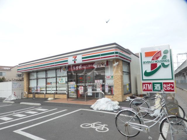 コンビニ　セブンイレブン 越谷宮本町1丁目店（コンビニ）まで677m
