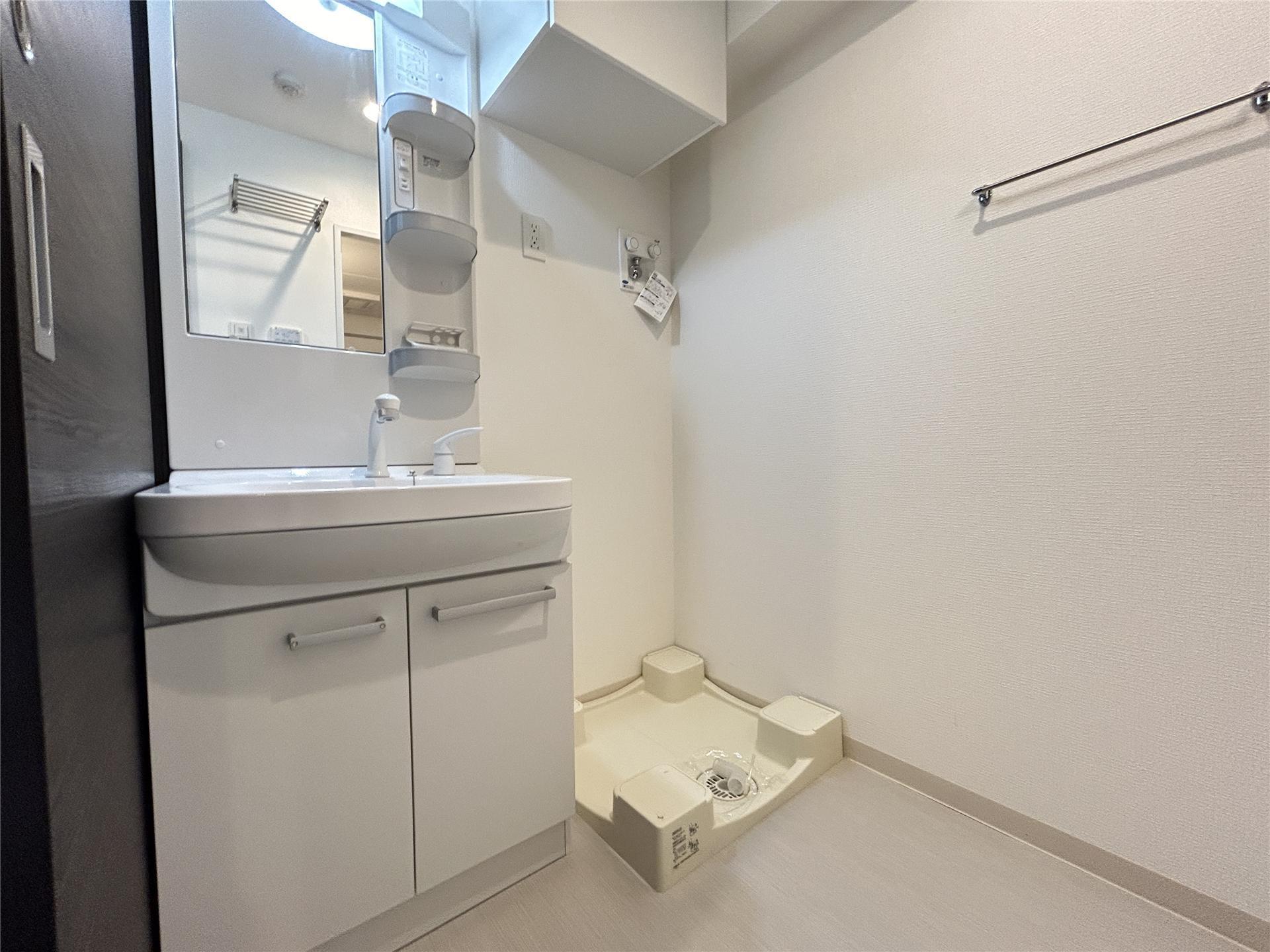 洗面設備　独立洗面台付きです