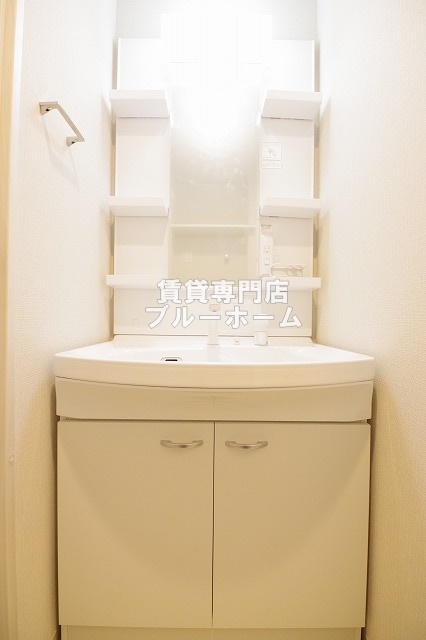 洗面設備　収納付き独立洗面台！