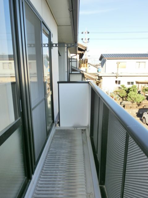 バルコニー　洗濯物がよく乾きそうな日当り良好のベランダ。