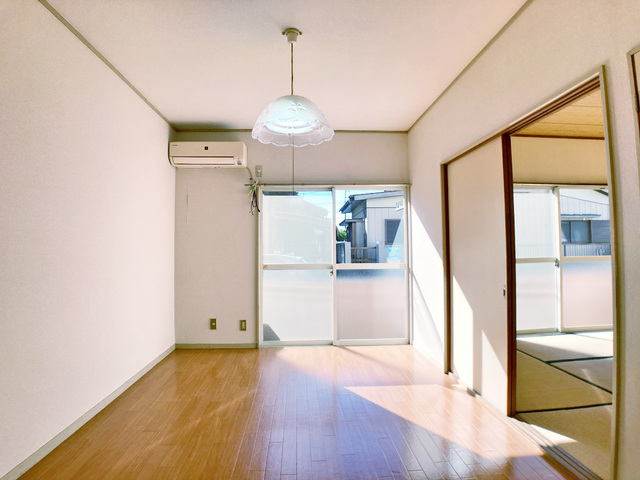 居室・リビング　※補修前の参考画像の為、設備等は現況優先。