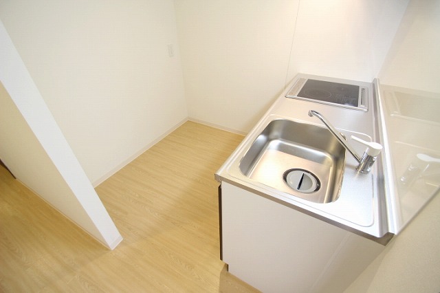 キッチン　同物件別号室のものです。