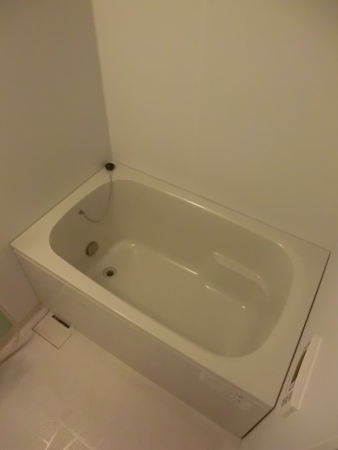 バス・シャワールーム　清潔感のあるバスルームで湯船に浸かりましょう。