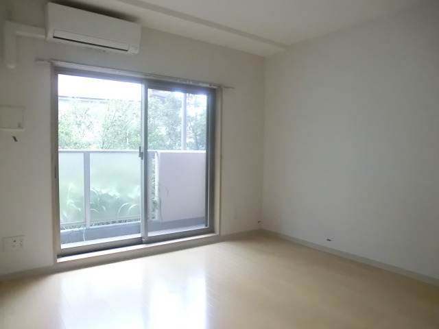 居室・リビング　とっても綺麗な室内、レイアウトも組みやすいお部屋の形ですよ。