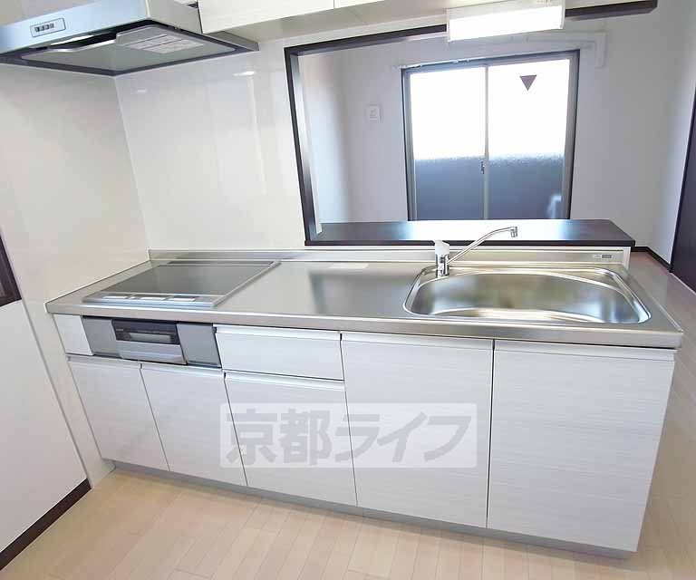 キッチン　ＩＨ３口システムキッチンです。