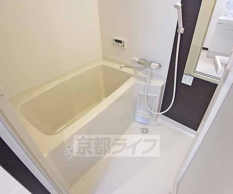 バス・シャワールーム　追い焚き可能なバスタブです。