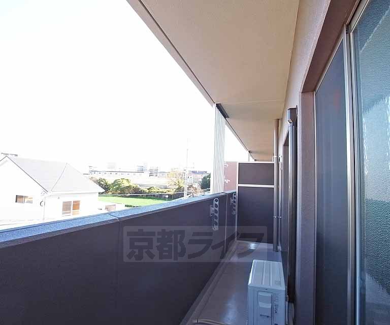 バルコニー　広めのバルコニーは干しやすいです。