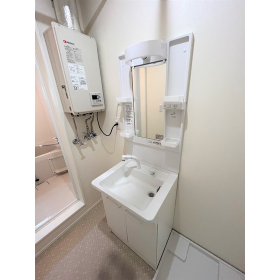 洗面設備　シャワー付き洗面台