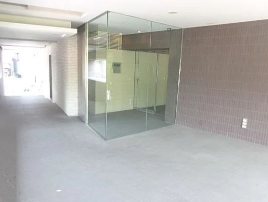 エントランス　清潔なエントランスです