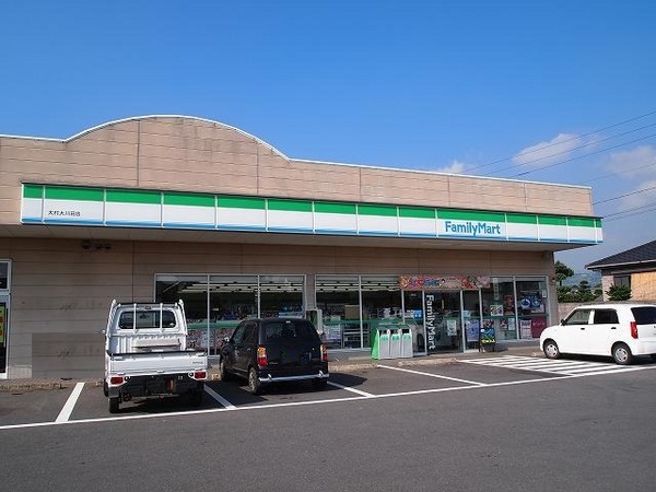 コンビニ　ファミリーマート大村大川田店（コンビニ）まで723m