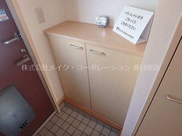 玄関　写真は同型タイプ