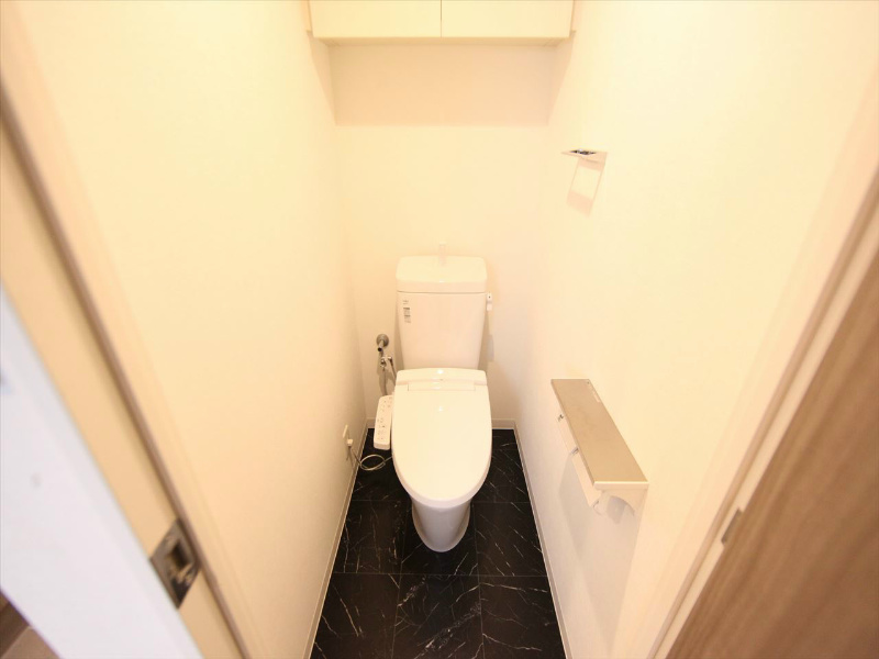 トイレ　温水洗浄便座付トイレ