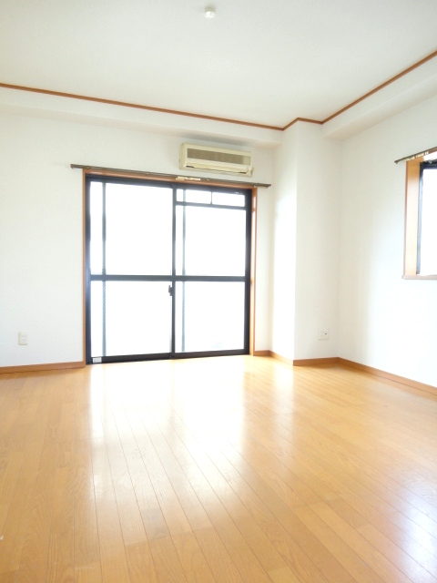 バルコニー　陽当たり良好なバルコニーです