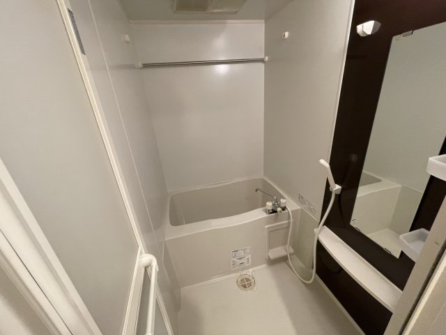 バス・シャワールーム　(参考)同マンション別間取り他部屋の写真（間取り図が正）