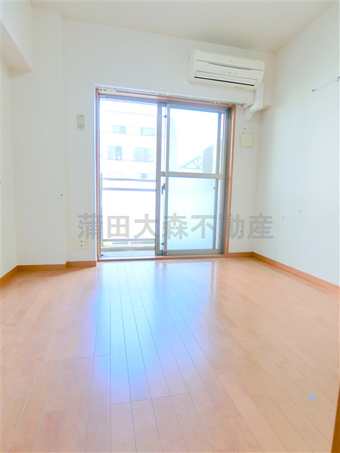 居室・リビング　南向きの洋室6.3帖