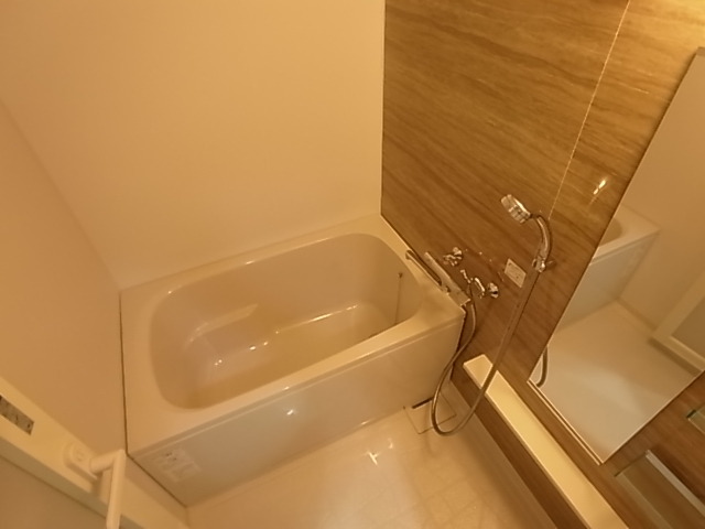 バス・シャワールーム　アクセントパネルでオシャレです