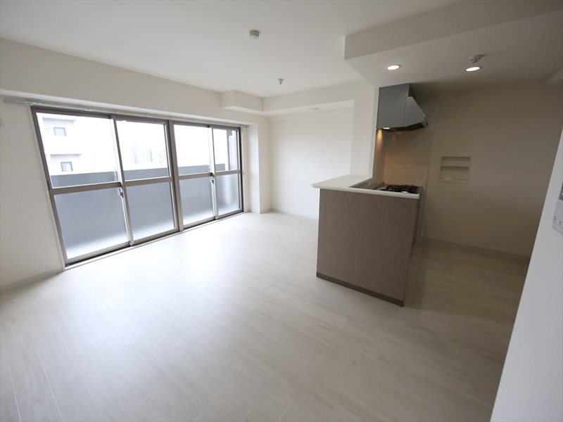 バルコニー　LDK16.9帖　カウンターキッチン