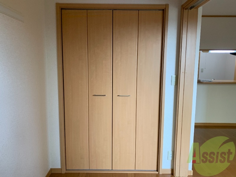 収納　収納はこちらのクローゼットをお使いください。