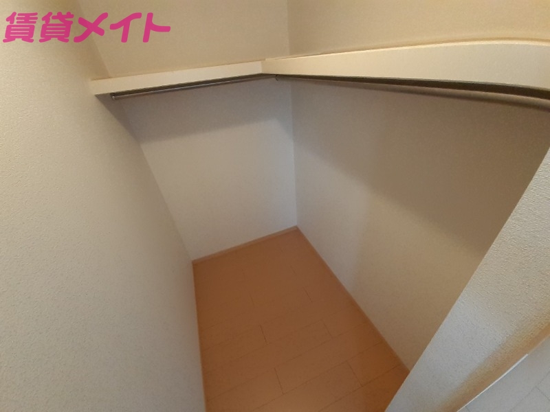 収納　同型参考写真