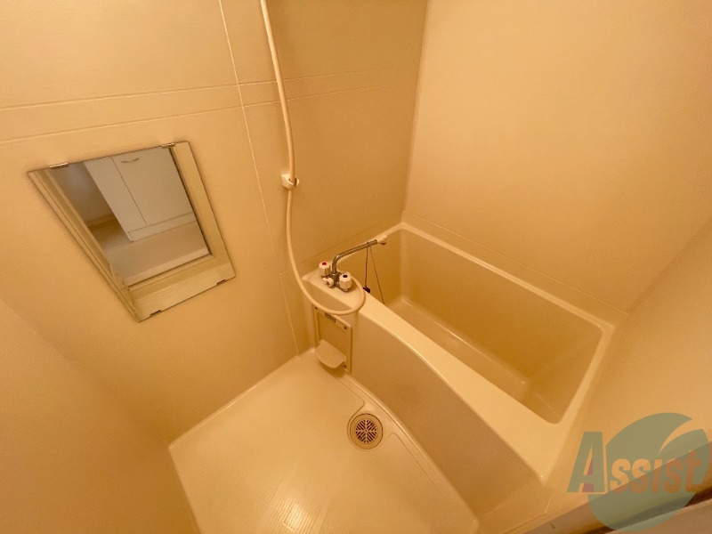 バス・シャワールーム　浴室はこちらになります。一日の疲れを癒しましょう。