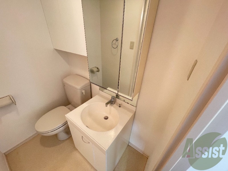 洗面設備　洗面台は独立しています。朝の身支度にご利用下さい。