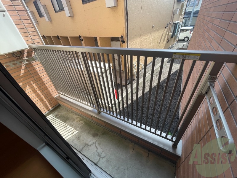 バルコニー　バルコニーはこちらです。洗濯物も干せますね。