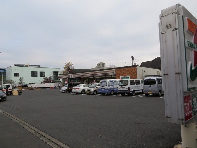 コンビニ　セブンイレブン（コンビニ）まで800m