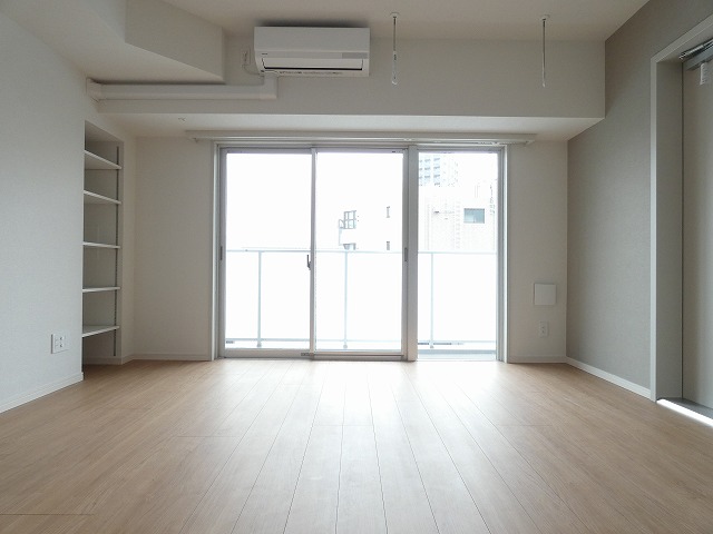 居室・リビング　内観1