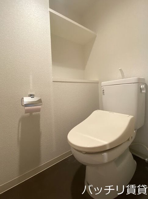 トイレ　※同型タイプの為、現状を優先いたします