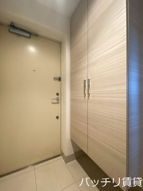 玄関　※同型タイプの為、現状を優先いたします