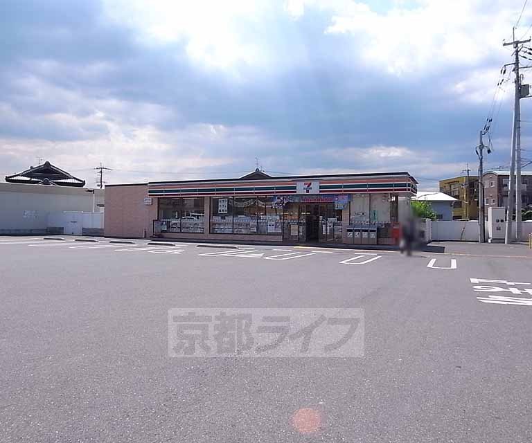 コンビニ　セブンイレブン　木津川原田店（コンビニ）まで595m