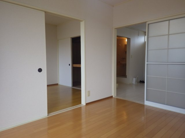 居室・リビング　こちらのリビングで趣味の時間をお楽しみください