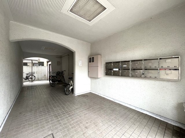 エントランス　建物の内部です