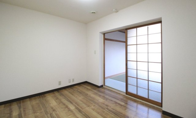 居室・リビング　こちらの居間で趣味の時間をお楽しみください