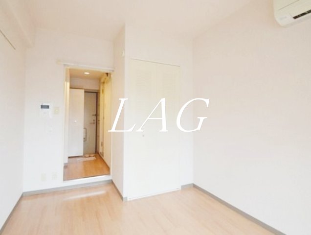 居室・リビング　洋室のお部屋です。（同仕様です。）