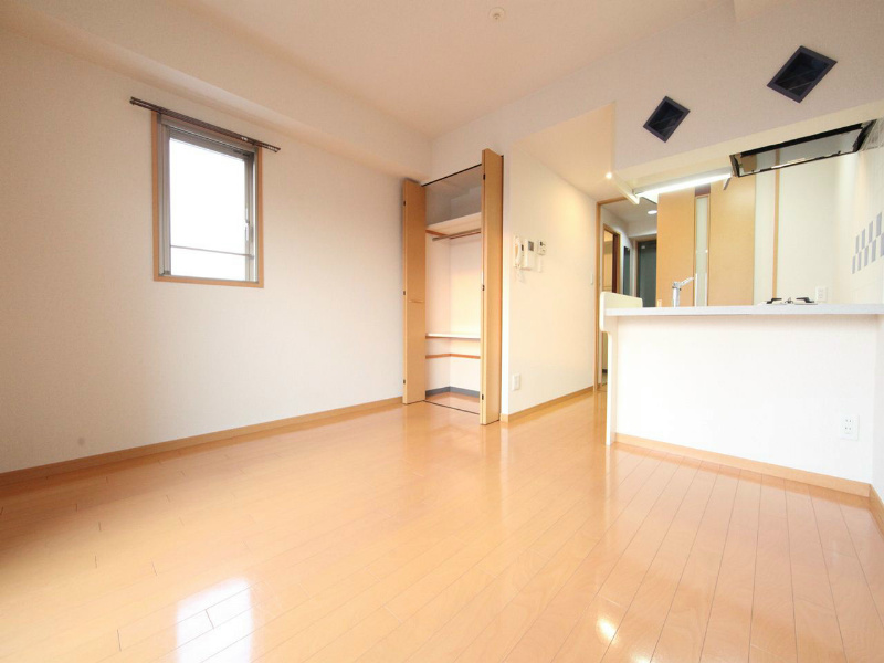 居室・リビング　洋室9.4帖　クローゼット付（収納充実してます）