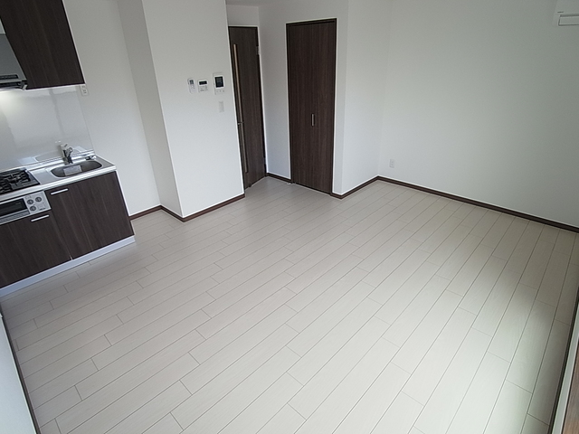 居室・リビング　１０．２帖の広々洋室