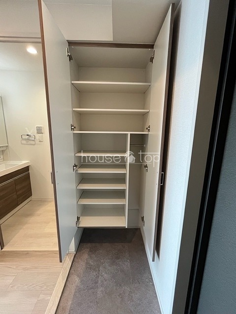 玄関　●実際のお部屋の写真です♪