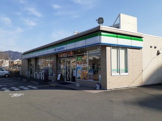コンビニ　ファミリーマート様（コンビニ）まで310m