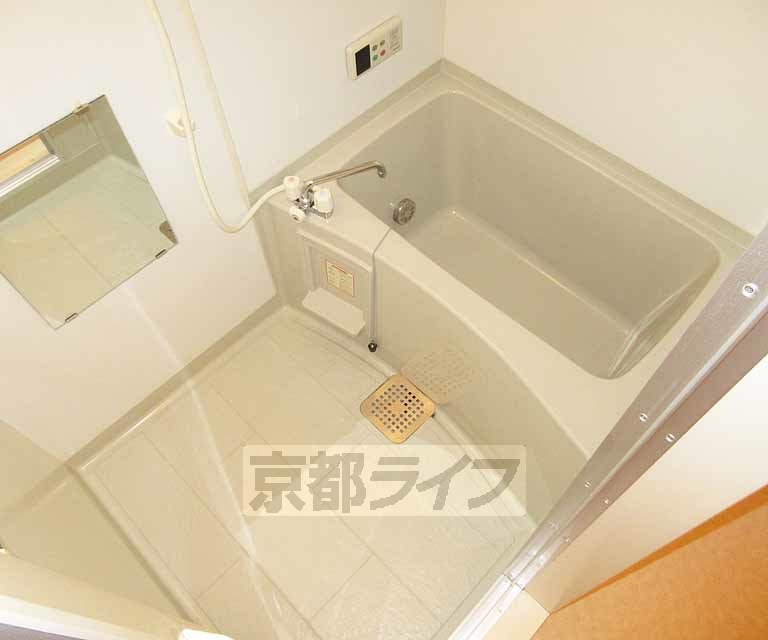 バス・シャワールーム　広めのお風呂です