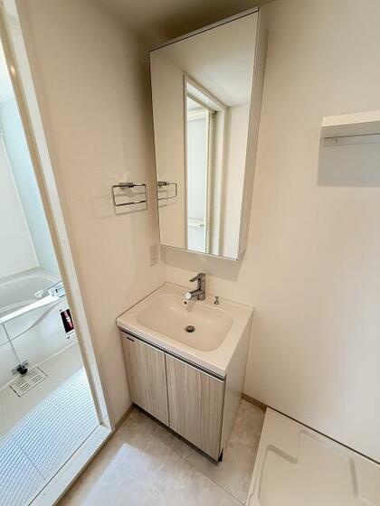 洗面設備　写真は別部屋のものです