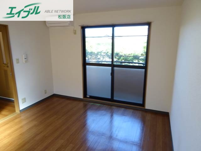 居室・リビング　同物件別室画像