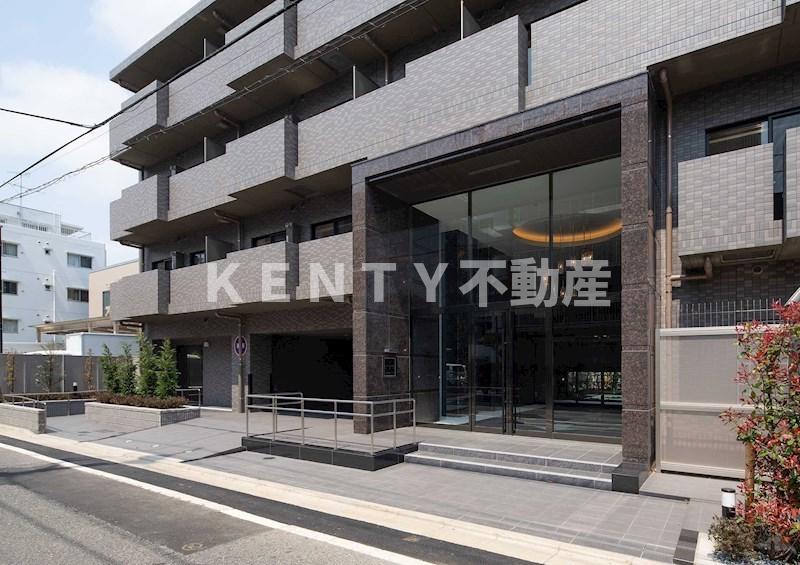 エントランス　落ち着いたエントランスです