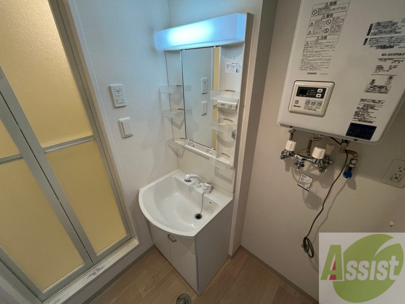 洗面設備　シャンプードレッサー。身支度はここでばっちりですね。