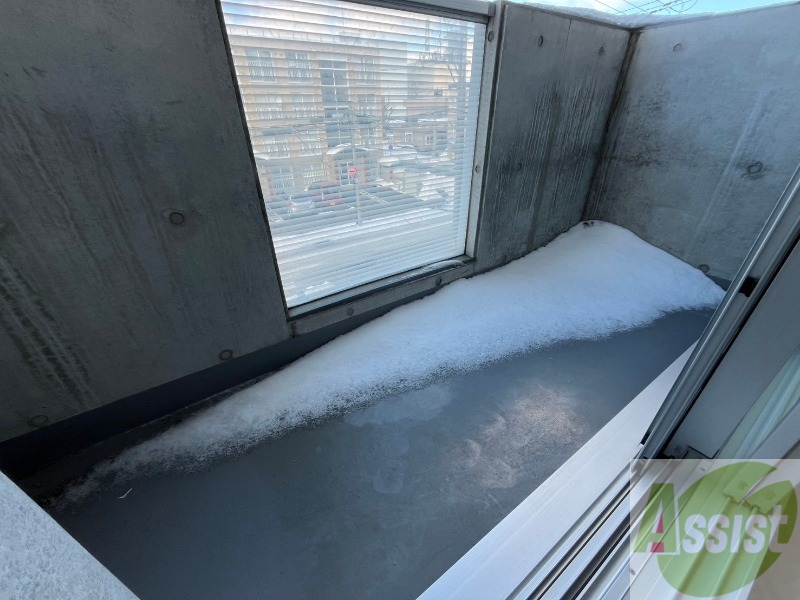 バルコニー　バルコニーです。洗濯物を干すもよし、一息つくもよしですね。