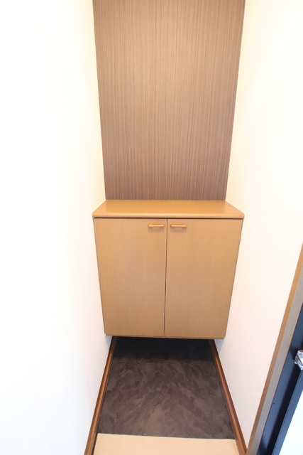 玄関　下駄箱があり、靴が収納できます