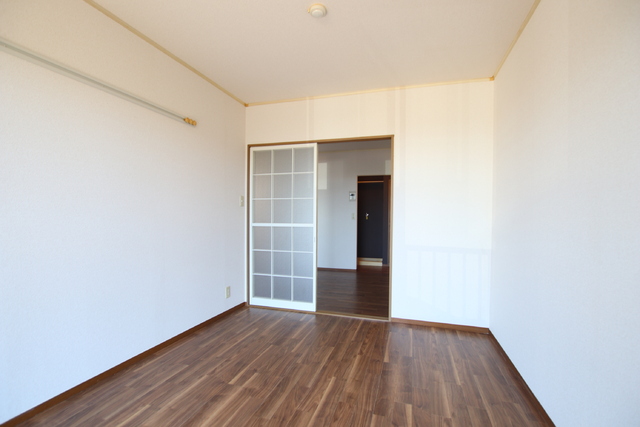 居室・リビング　エアコンが付いている洋室